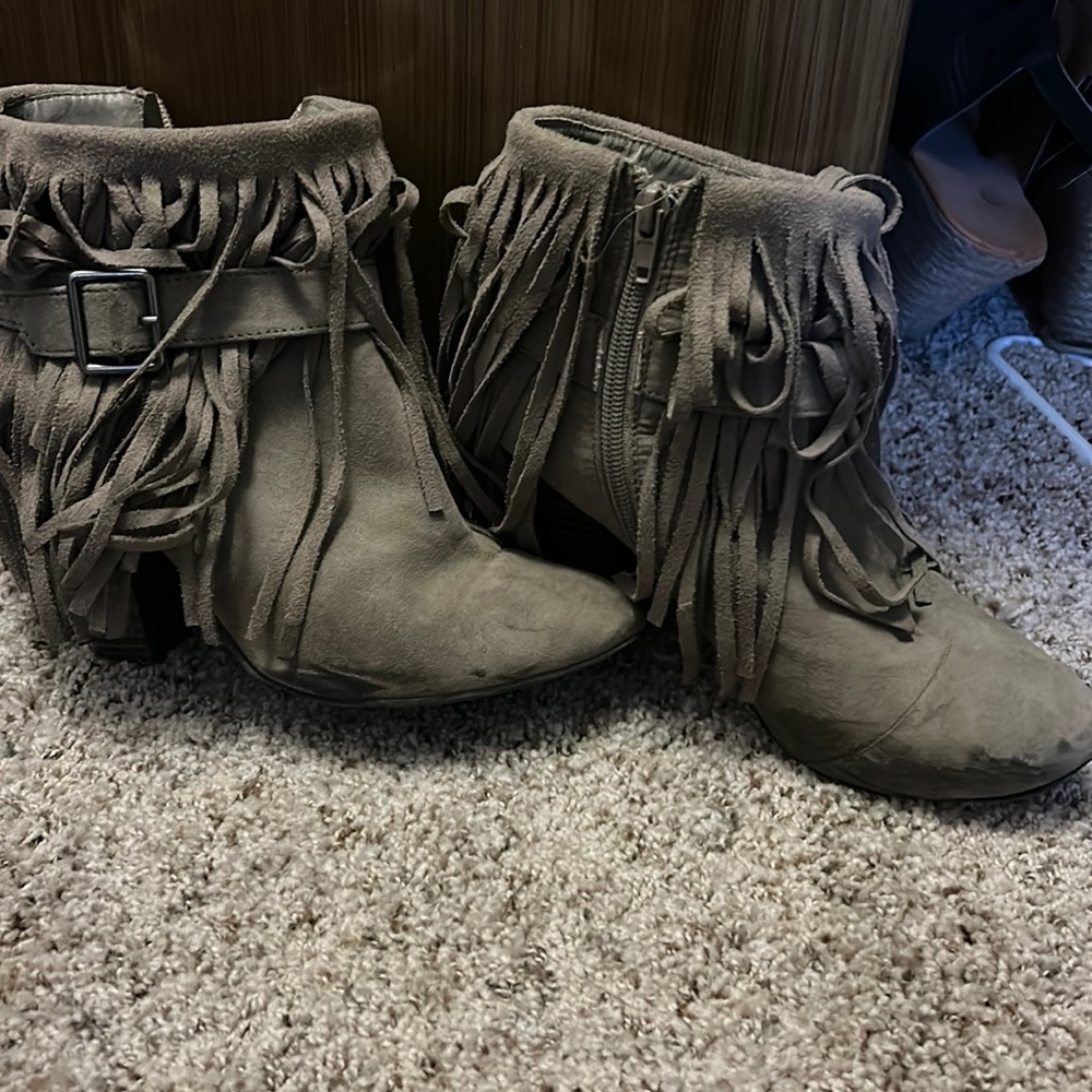 Buckle fringe booties sz 8